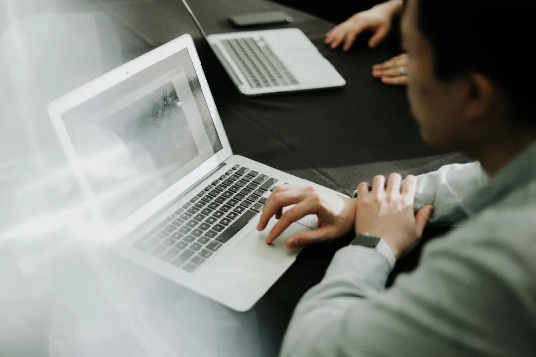 哪四个信号表明出海企业需要一套 LMS？插图
